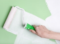 Malování stěny štětkou běžnou interiérovou bílou barvou v 1 vrstvě, cena práce za m2