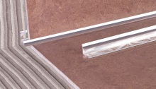 Vnitřní roh pod obklad Cezar eloxovaný hliník stříbrný 9mm 2,5m