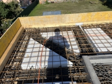 Montáž tepelné izolace do monolitické konstrukce balkonu (snížení hmotnosti), cena práce za m2 bez materiálu