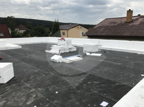 Montáž tepelné izolace do 20 cm lepením na plochou střechu, cena práce m2 bez materiálu