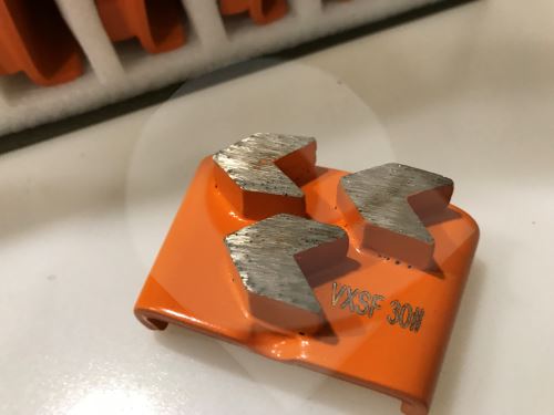 Diamantové nástroje pro HTC stroje zrnitost 16 řada extreme Hard VXHF pro  tvrdý povrch 3x diamant (beton, terrazzo)